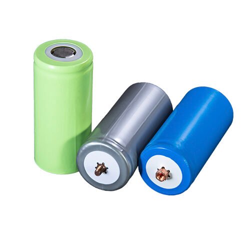 Blue and green cylindrical 32700 LiFePO4 cells arranged on a white background.